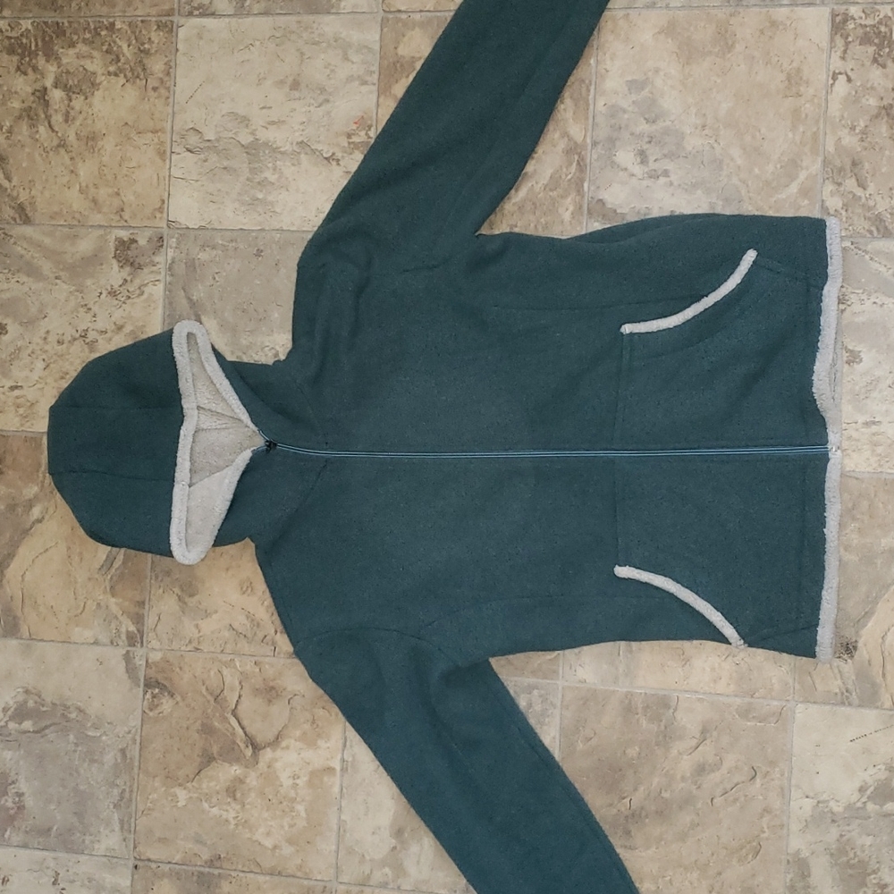Large full zip Kuhl sweatshirt.